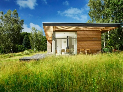 Contemporary Visual Appeal - Sommerhaus Piu Prefab Vacation Home Picture 1